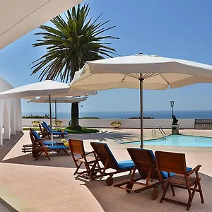 Casa Tres Palmeiras Bed & Breakfast